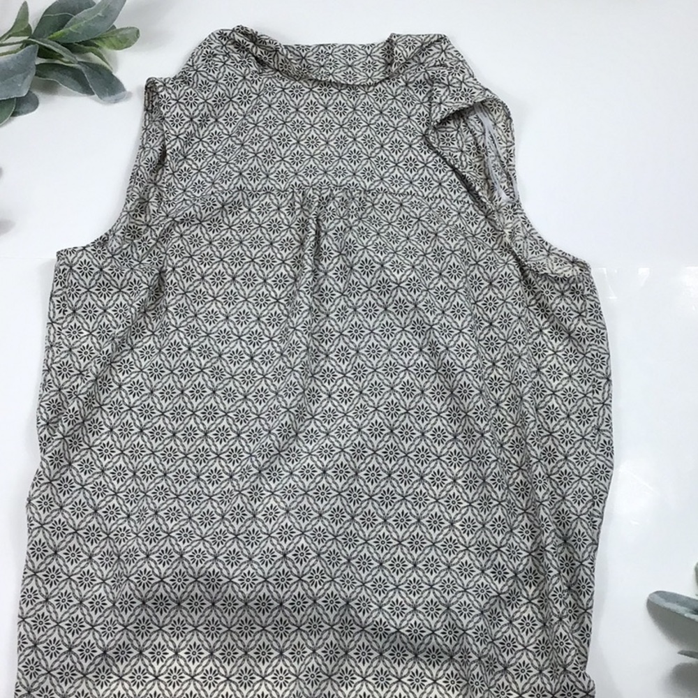 Anthropologie Everleigh > Sleeveless Floral Faux Wrap Blouse - Picture 10 of 11